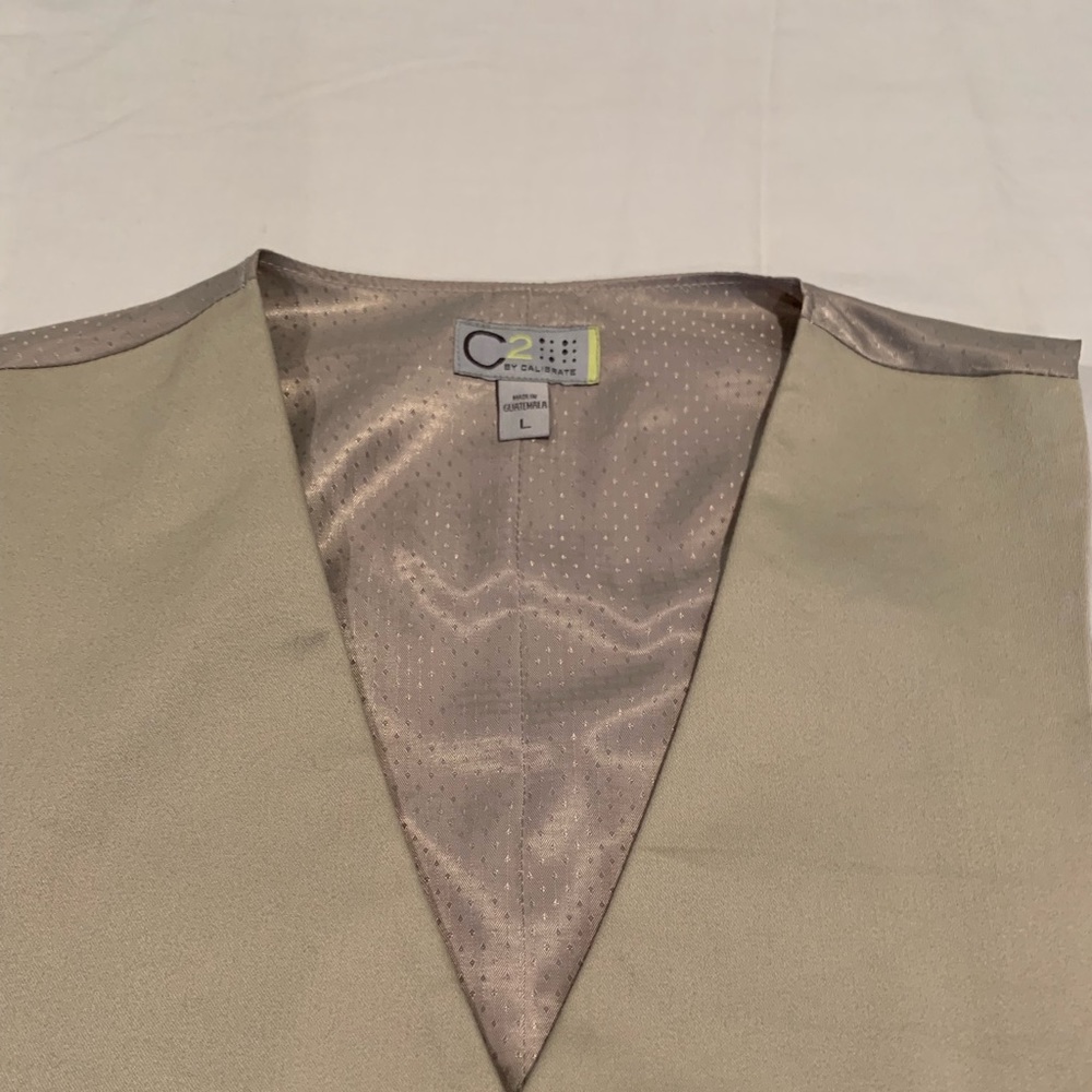 Vest - Picture 3 of 3